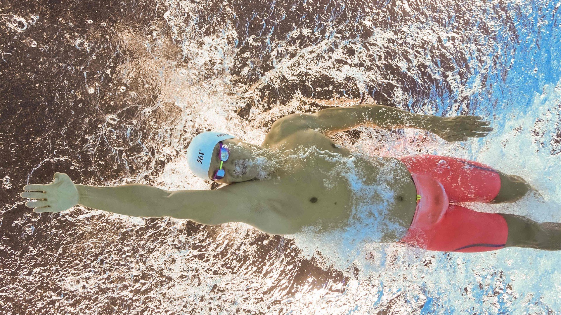 卡普尔展现出高水平的球场意识和全能技巧，成为袋鼠队核心，卡普尔ms